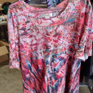 short sleeved crew neck shirt